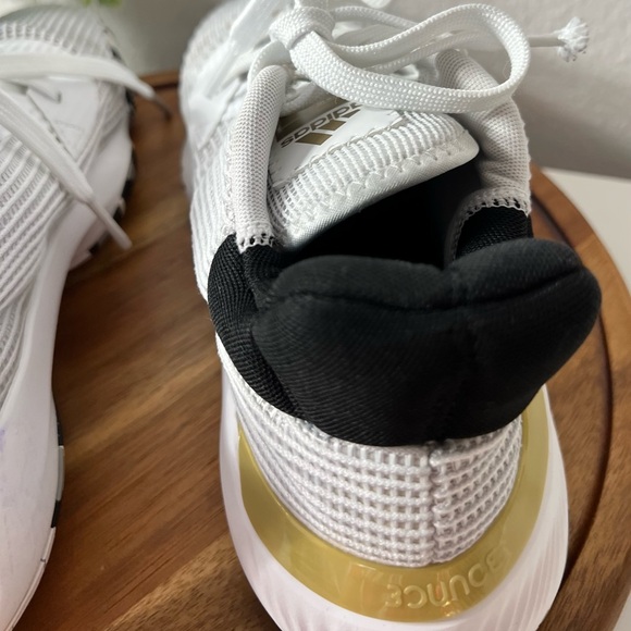 8.5 Adidas Pro Bounce 2019 Low White Black Gold Basketball Shoes EF0472 Mens - Picture 8 of 14